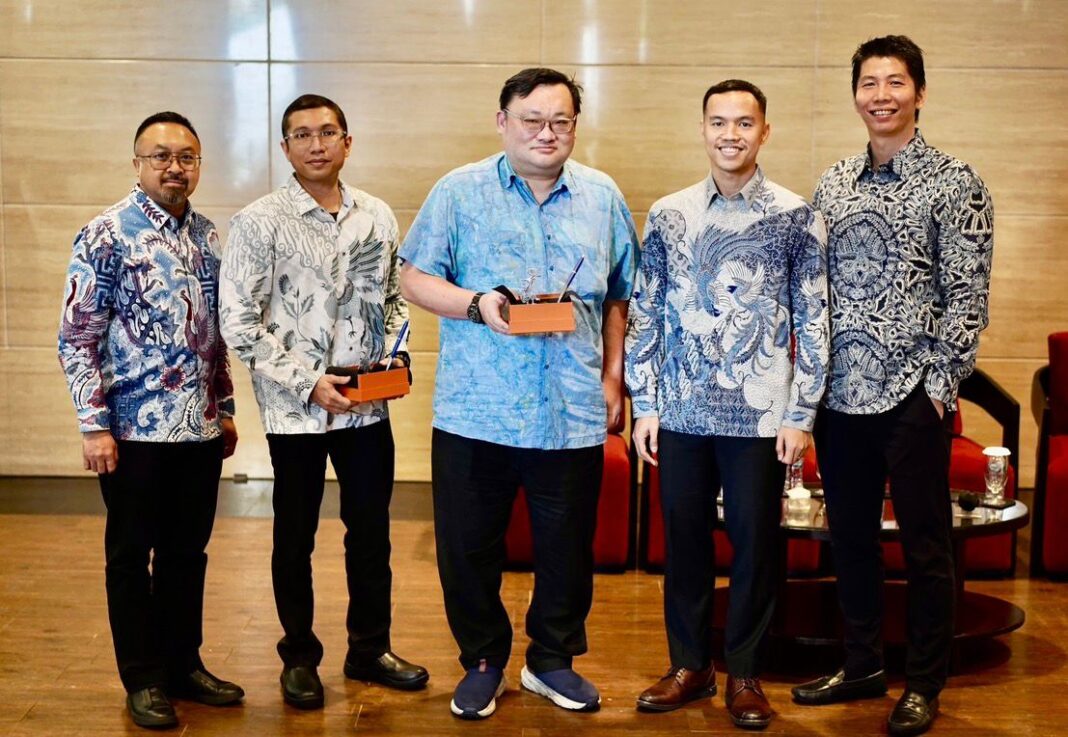 Ki - Ka: Suryo Pratomo, Country Head, PT Ensign InfoSecurity Indonesia, Sachunaden Prabhu, Chief Information Security Officer, Bank Sahabat Sampoerna , Benedict Sulaiman, Koordinator Divisi Partnership iCIO Community Periode 2024–2026 sekaligus Panelis, Adithya Nugraputra, Head of Consulting, PT Ensign InfoSecurity Indonesia, Zong Fu Chua, EVP, International Business & Commercial, Ensign InfoSecurity