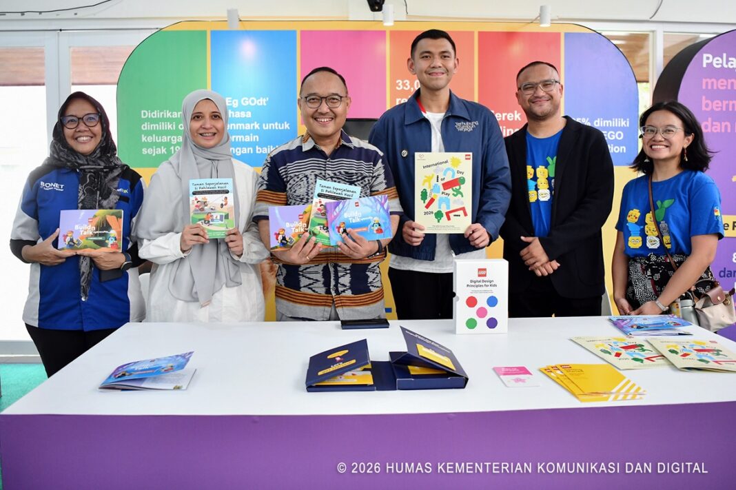 Kepala Badan Pengembangan Sumber Daya Manusia (BPSDM) Komdigi Bonifasius Wahyu Pudjianto memberikan sambutan dalam kegiatan TUNAS Jakarta di Taman Bendera Pusaka, Jakarta Selatan, Jumat (12/06/2026). Foto: DRA/Komdigi