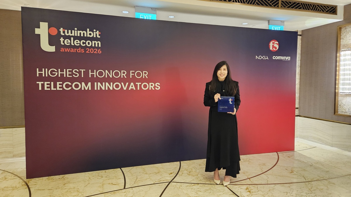 Melengkapi pencapaian tersebut, Direktur IT Telkomsel, Joyce Shia, turut meraih Twimbit Trailblazer Award atas keberhasilannya memimpin transformasi teknologi, termasuk pelaksanaan berbagai inisiatif modernisasi di lingkungan IT organisasi. Joyce menyampaikan bahwa, “Telkomsel berkomitmen untuk terus meningkatkan pengalaman digital, sehingga pelanggan dapat menikmati pengalaman yang seamless di setiap layanan yang kami hadirkan, sebagai wujud komitmen kami untuk Melayani Sepenuh Hati."