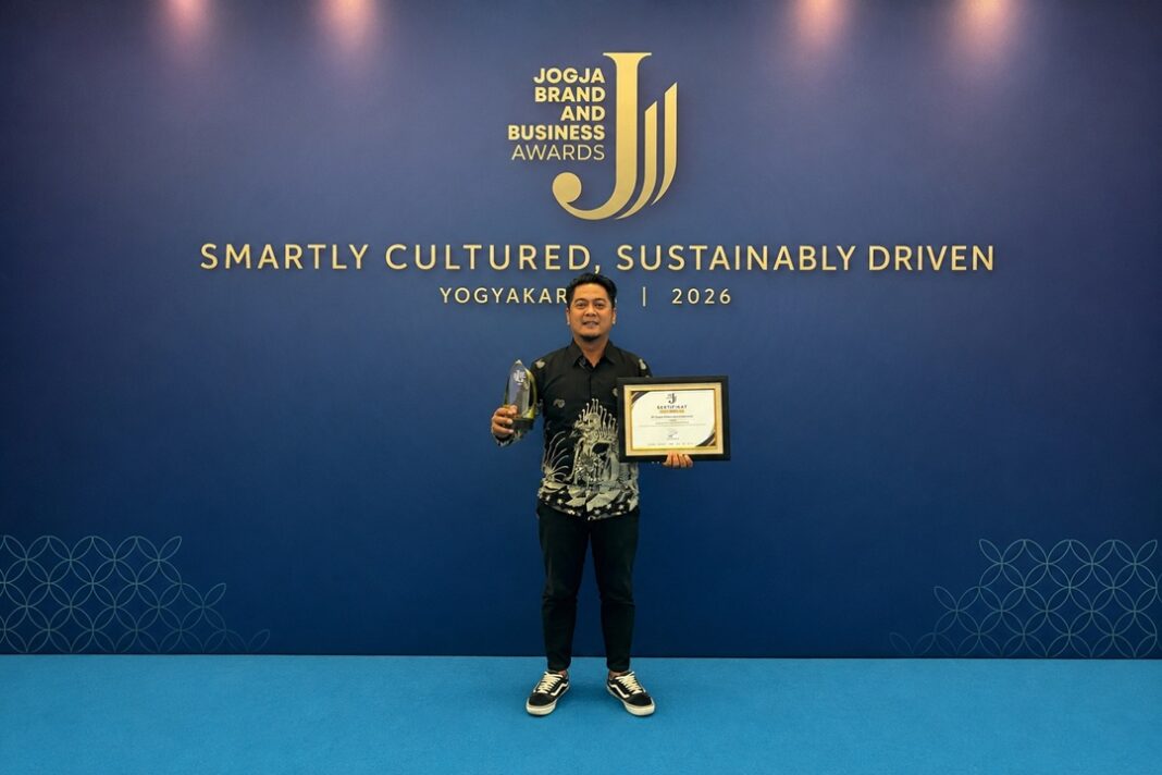 Ely Iwan Kurniawan, Atom Sharp Cabang Yogyakarta menerima penghargaan Jogja Brand and Business Awards