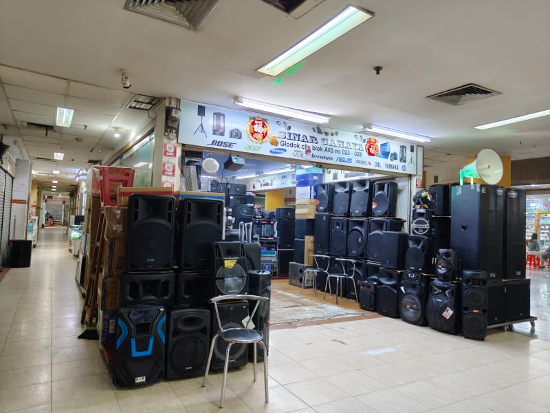 Kenaikan Harga Beruntun Menggerus Omzet Pedagang Elektronik di Jakarta