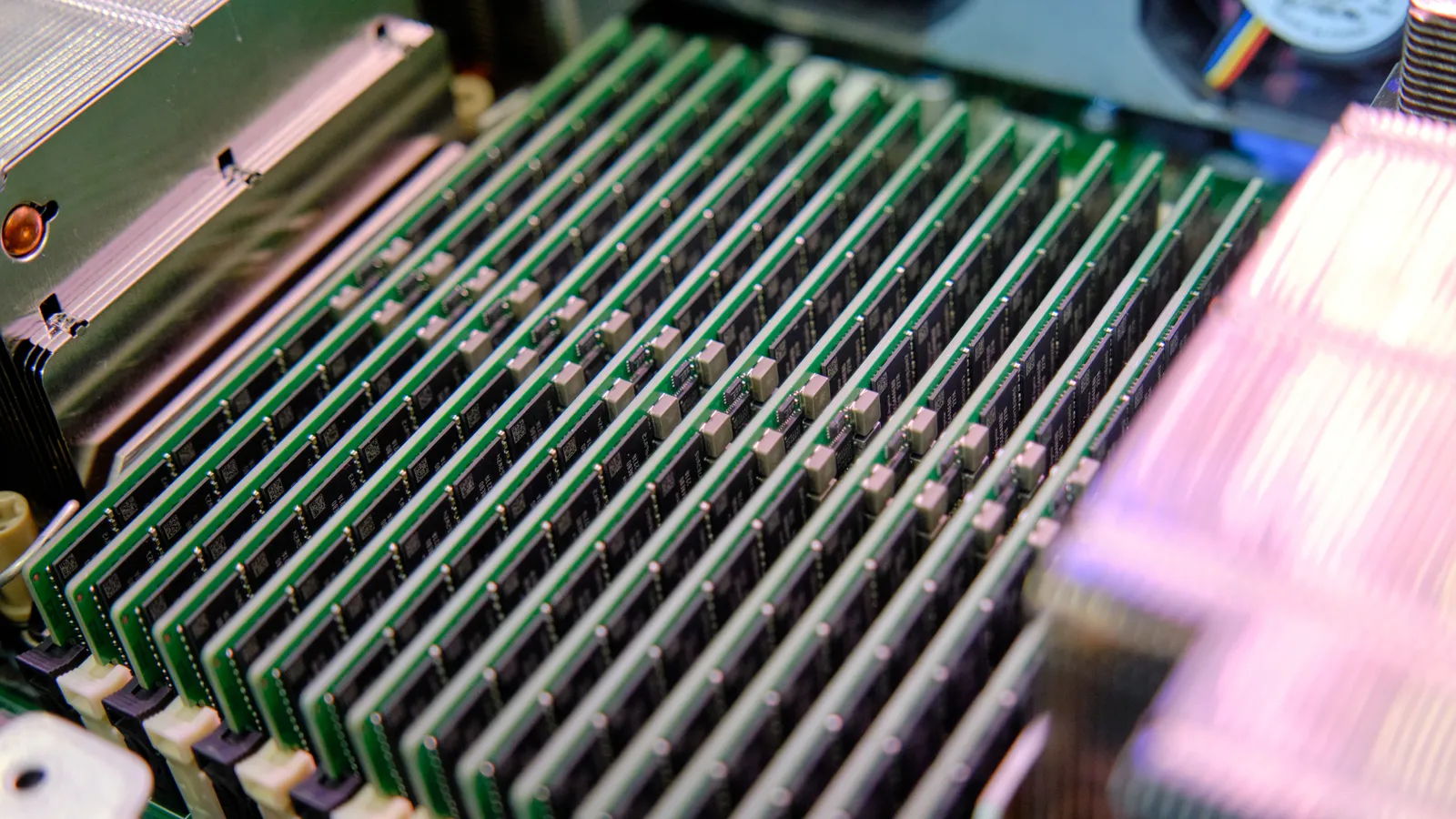 Meta Temukan Cara Pakai DDR4 di Server DDR5, Solusi Krisis Memori Global
