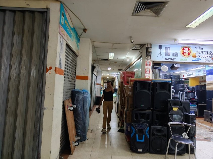 Gelombang E-Commerce Mengubah Model Bisnis Pedagang Elektronik Glodok di Jakarta