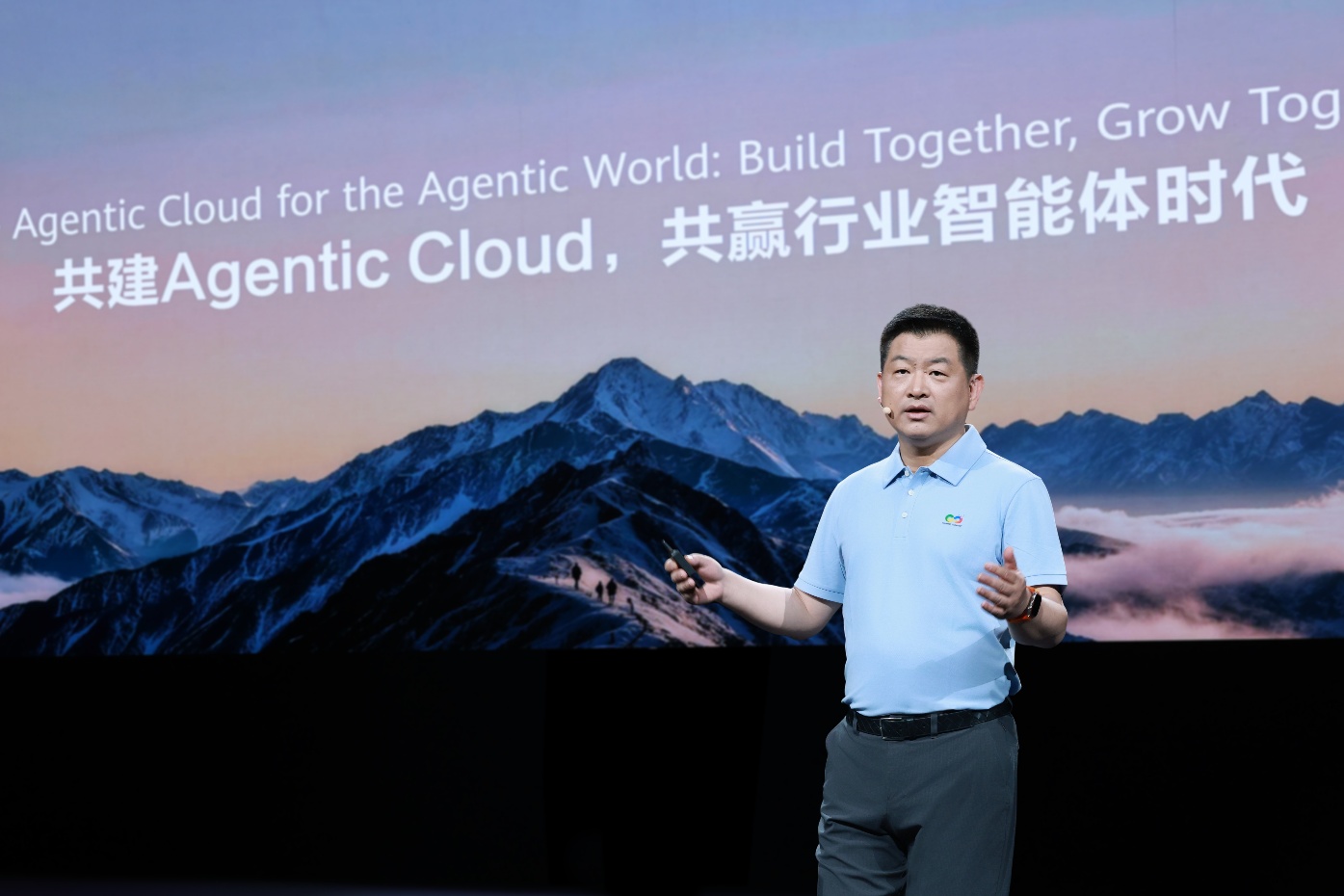 Dr. Peter Zhou, Director of the Board Huawei dan CEO Huawei Cloud, pada HUAWEI CONNECT 2026
