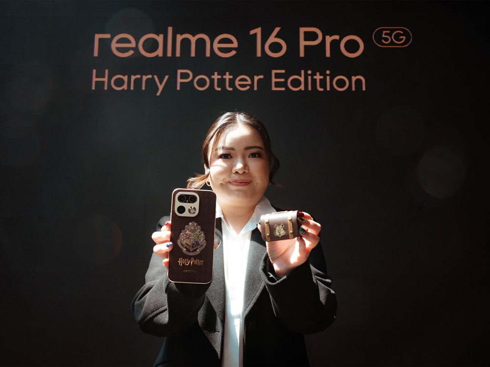 Krisva Angnieszca, Public Relations Lead realme Indonesia saat sesi peluncuran realme 16 Pro Harry Potter Edition serta realme Buds T500 Pro Harry Potter Edition