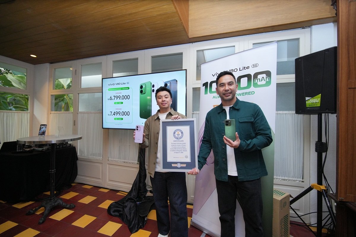 Dari kiri ke kanan_ Calvin Nobel (Head of Product vivo & iQOO) & Arga Simanjuntak (PR Director vivo & iQOO)